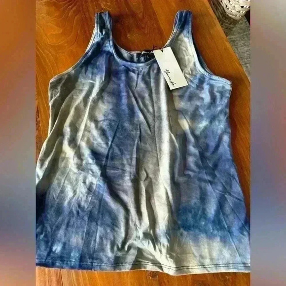 🚨BUNDLE🚨Super Soft YANKAK Tank Tops ~L ~ NWT! - Picture 6 of 10